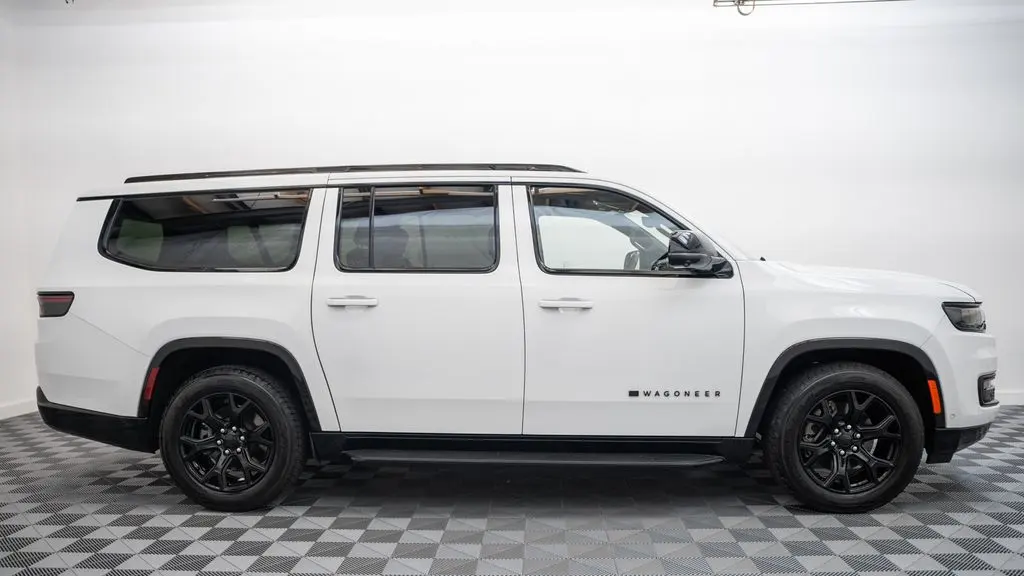 2023 Jeep Wagoneer L Carbide