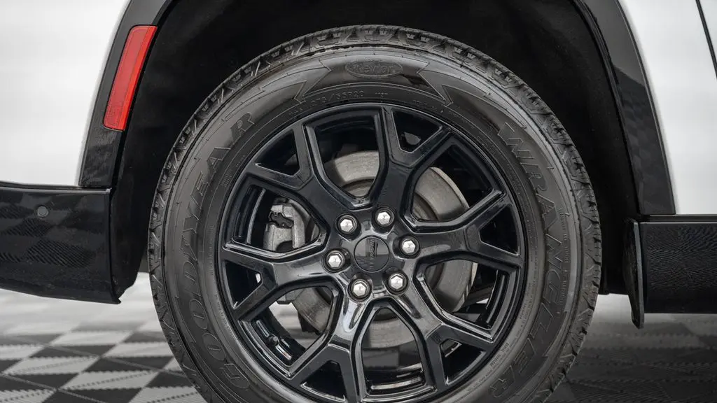 2023 Jeep Wagoneer L Carbide