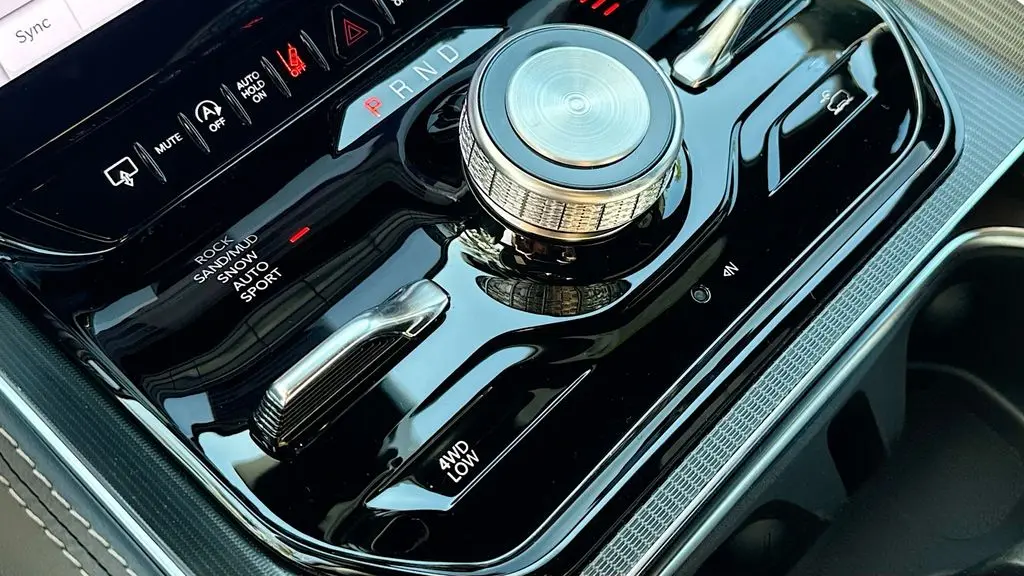 2026 Jeep Grand Wagoneer L Summit Obsidian