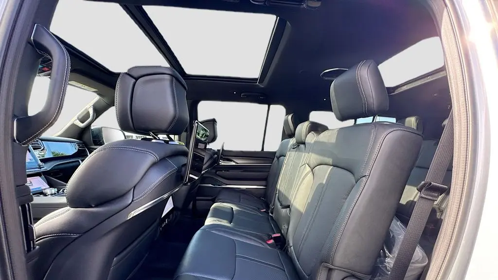 2026 Jeep Grand Wagoneer L Summit Obsidian
