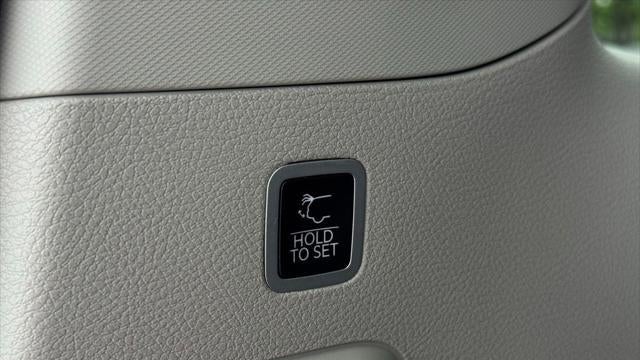 2023 Jeep Wagoneer Base