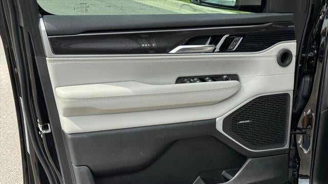 2023 Jeep Wagoneer Base