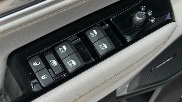 2023 Jeep Wagoneer Base