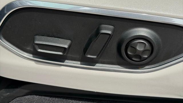 2023 Jeep Wagoneer Base
