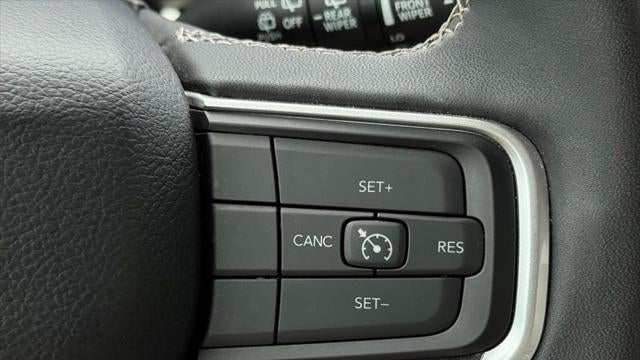 2023 Jeep Wagoneer Base