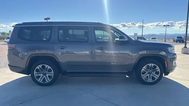 2024 Jeep Wagoneer Base