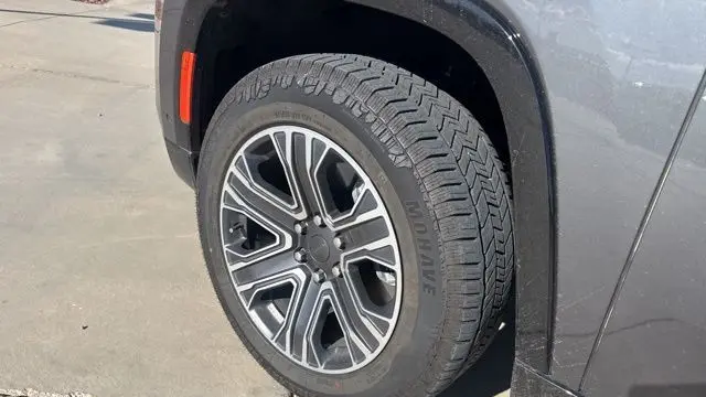 2024 Jeep Wagoneer Base