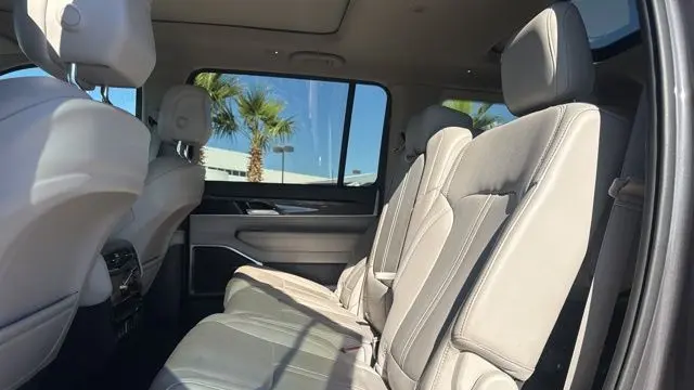 2024 Jeep Wagoneer Base