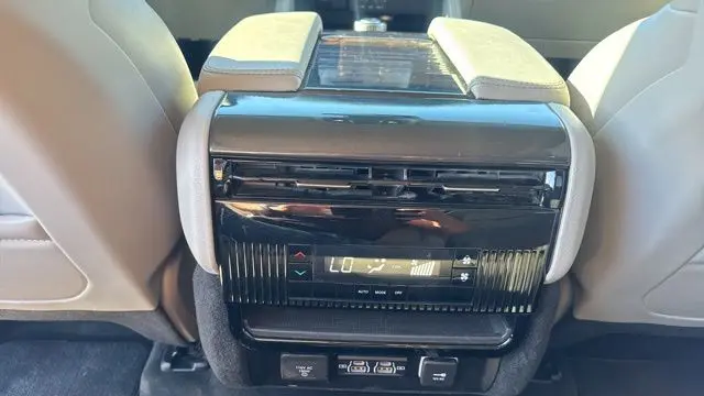 2024 Jeep Wagoneer Base