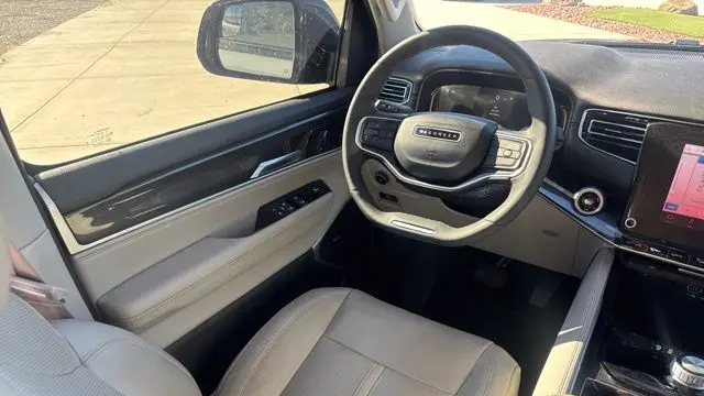 2024 Jeep Wagoneer Base
