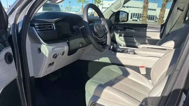 2024 Jeep Wagoneer Base