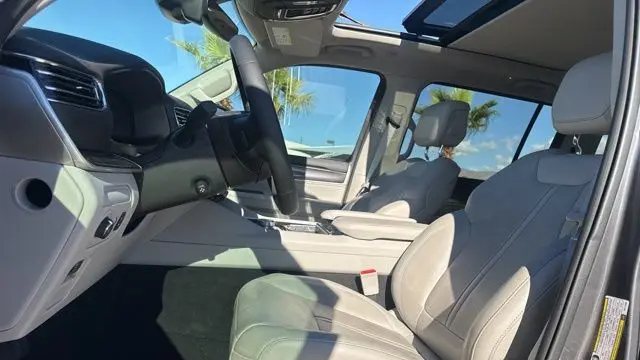 2024 Jeep Wagoneer Base