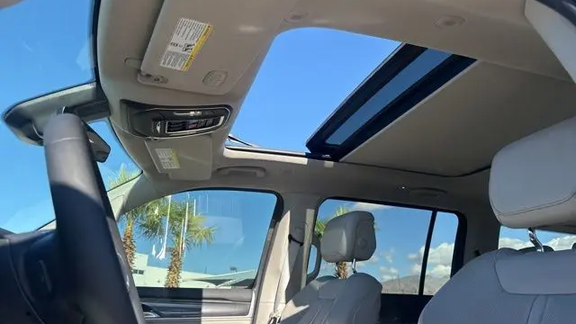 2024 Jeep Wagoneer Base
