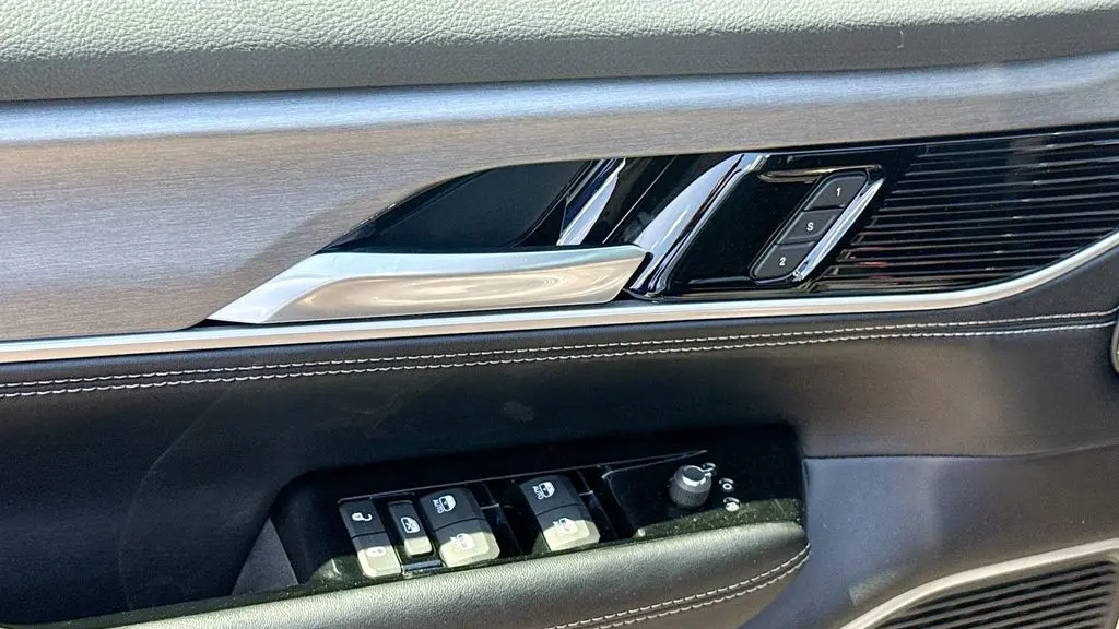2026 Jeep Grand Wagoneer Base