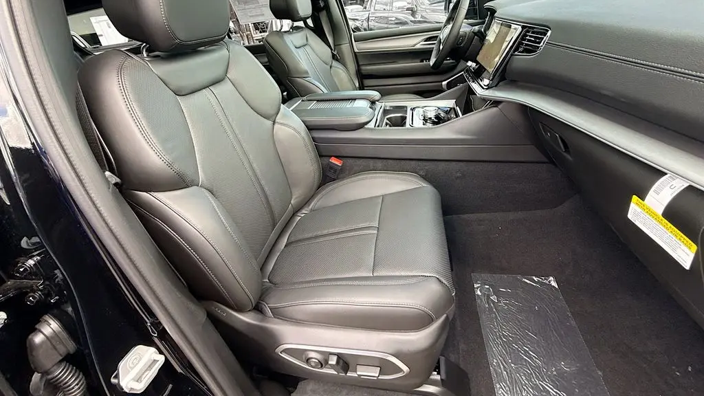 2026 Jeep Grand Wagoneer Base