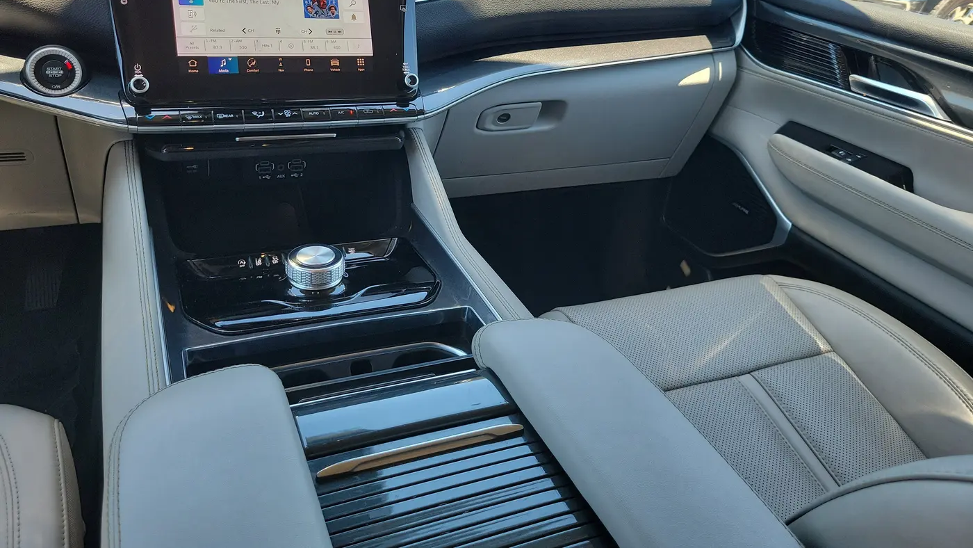 2023 Jeep Wagoneer Carbide