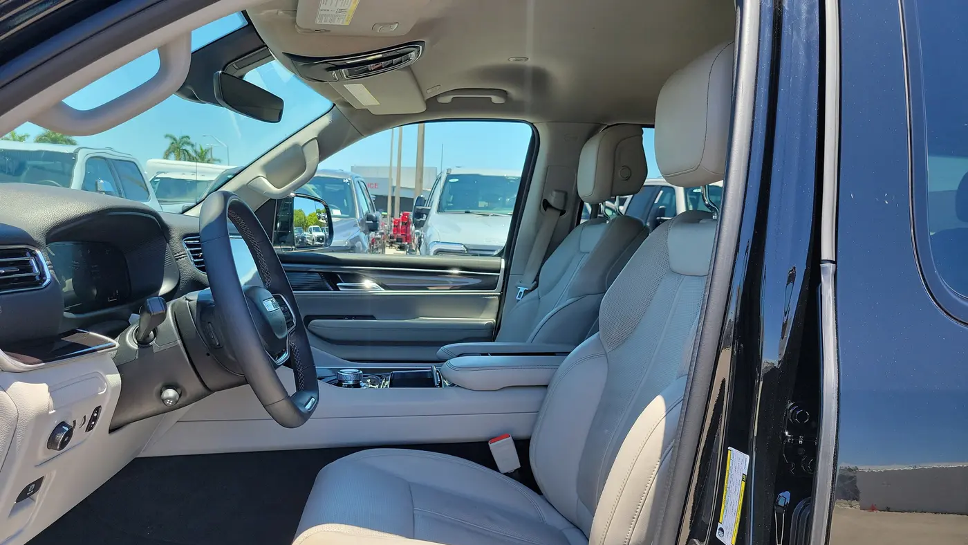 2023 Jeep Wagoneer Carbide