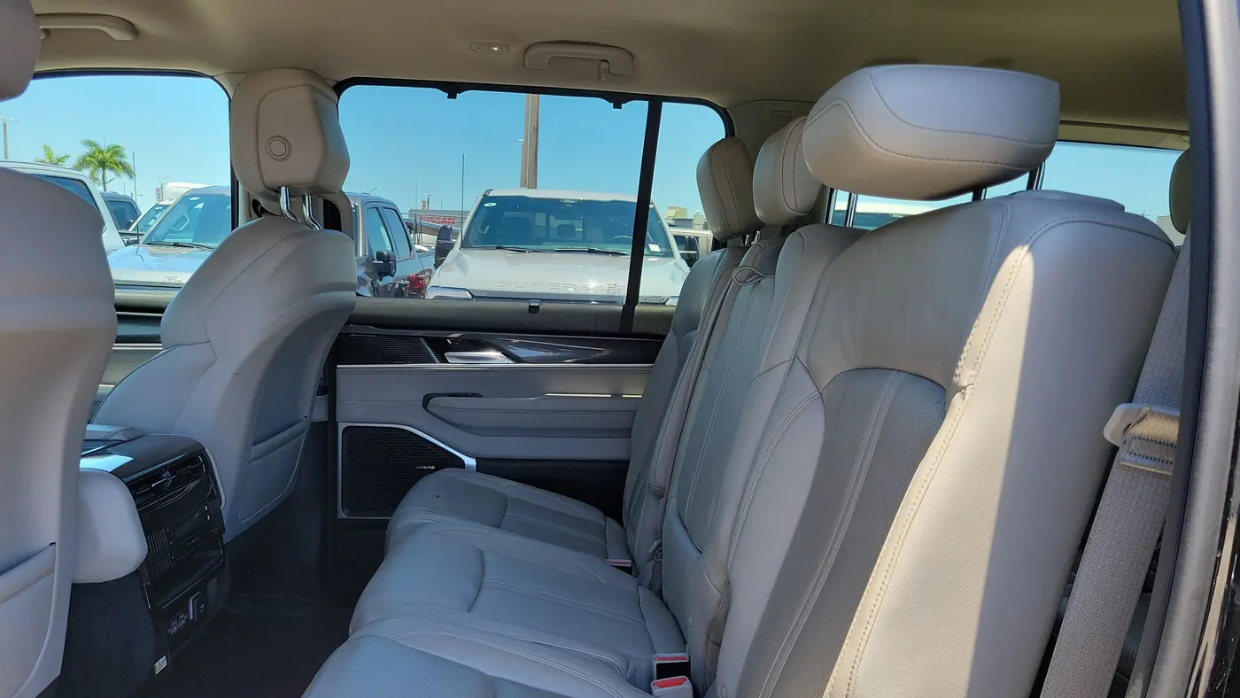 2023 Jeep Wagoneer Carbide