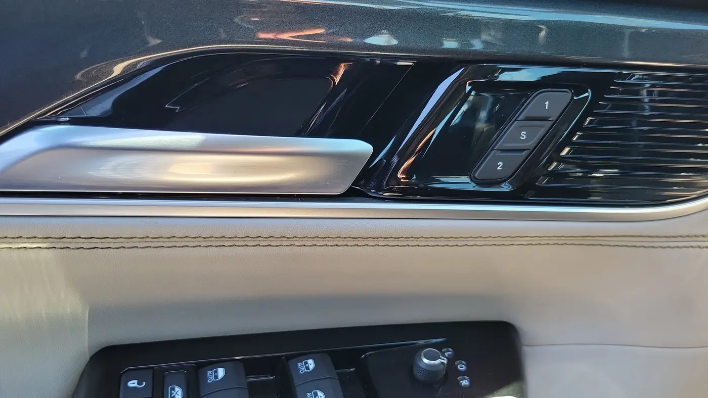 2023 Jeep Wagoneer Carbide