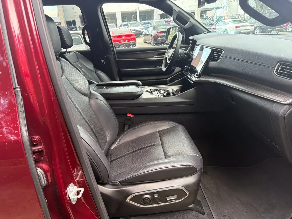 2024 Jeep Wagoneer - $30,000