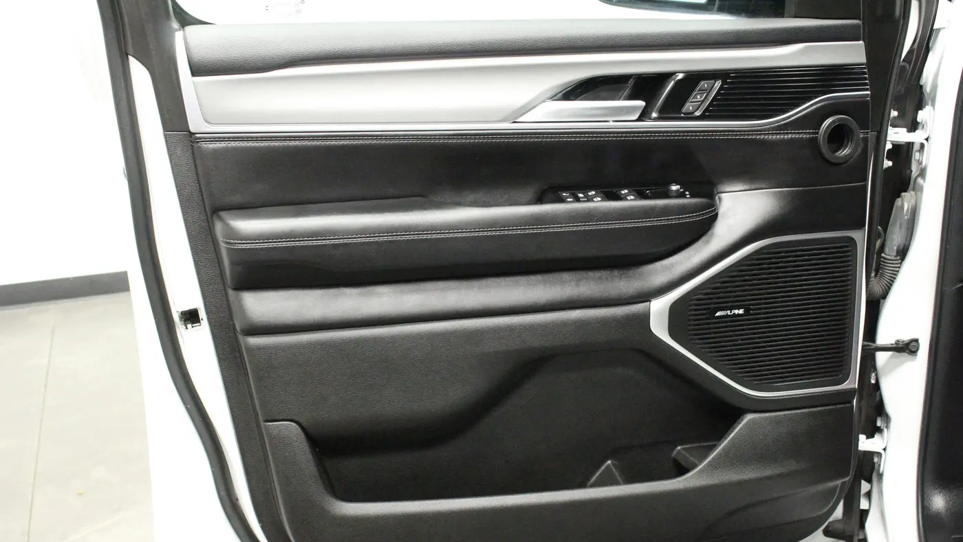2023 Jeep Wagoneer Carbide