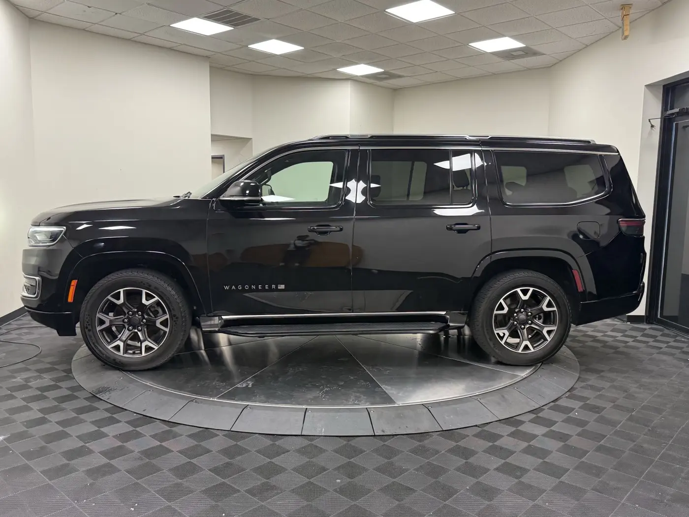 2023 Jeep Wagoneer - $32,895