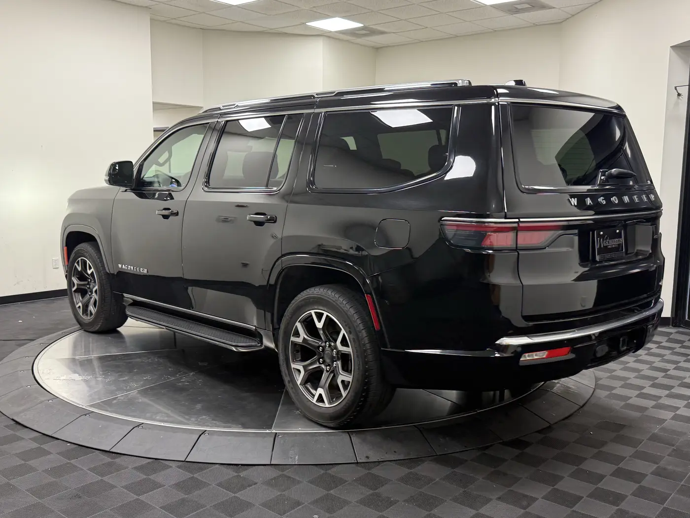 2023 Jeep Wagoneer - $32,895