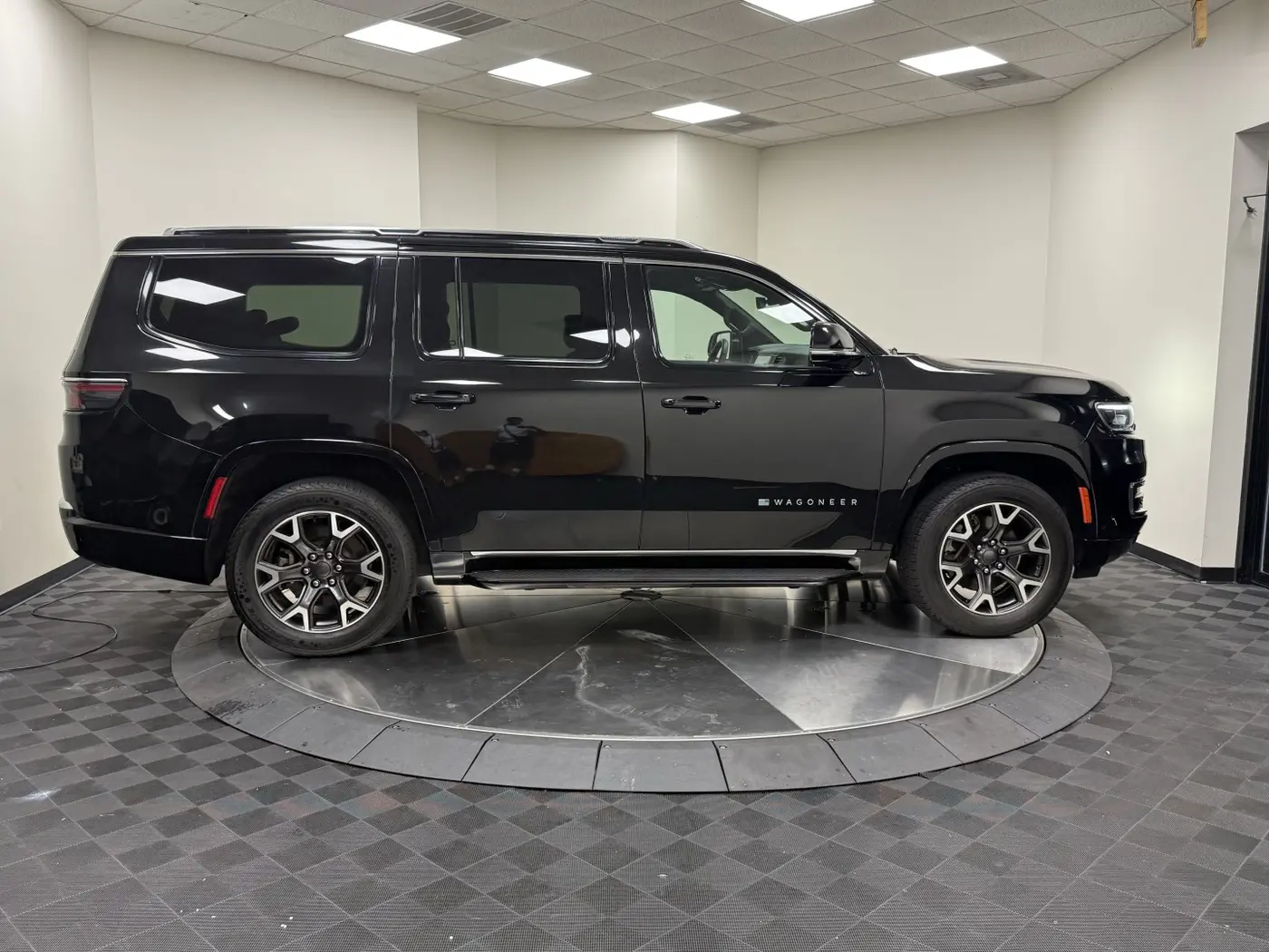 2023 Jeep Wagoneer - $32,895