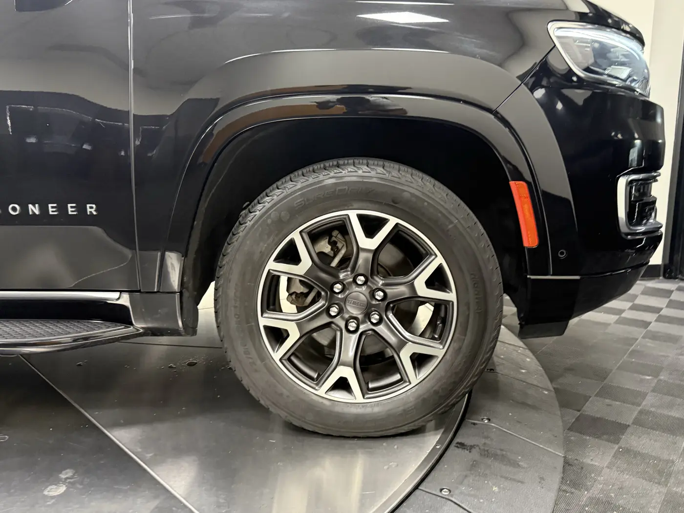 2023 Jeep Wagoneer - $32,895