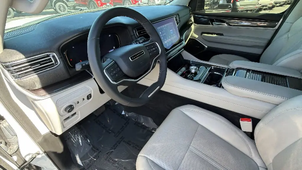 2023 Jeep Wagoneer Base