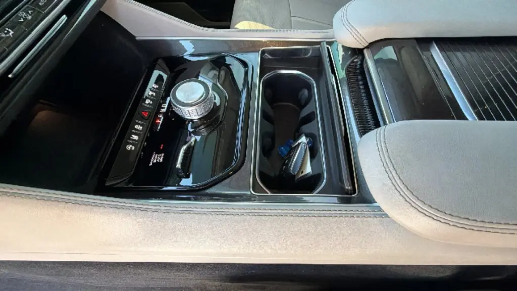 2023 Jeep Wagoneer Base