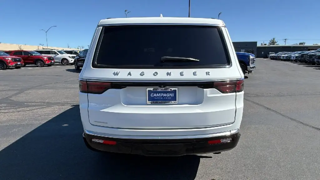 2023 Jeep Wagoneer Base