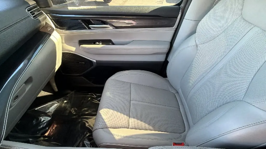2023 Jeep Wagoneer Base