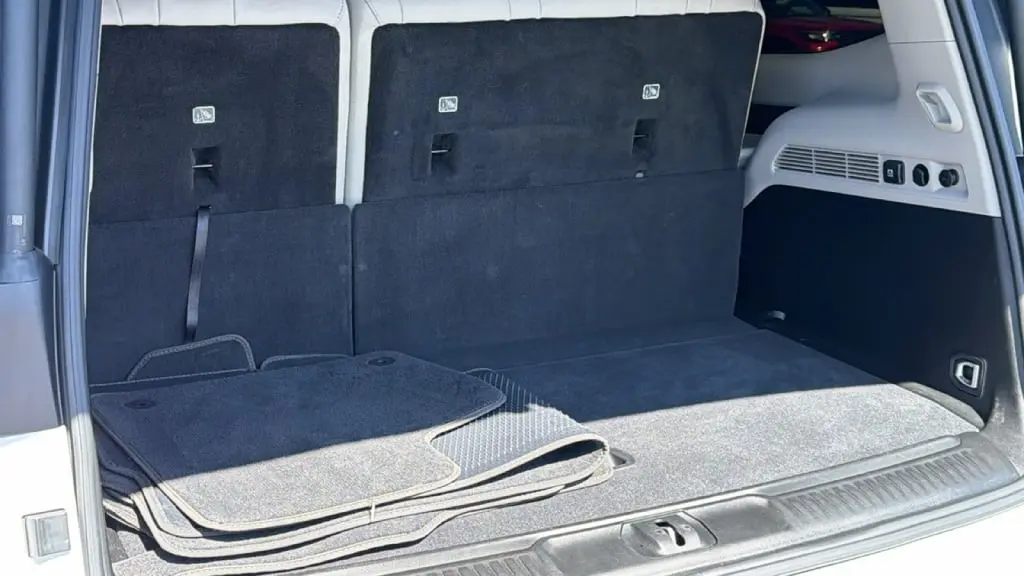 2023 Jeep Wagoneer Base