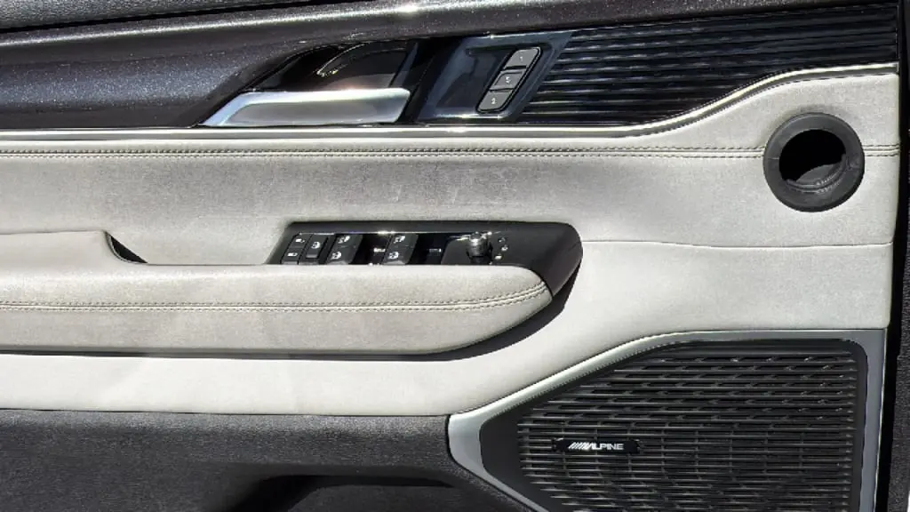 2023 Jeep Wagoneer Base