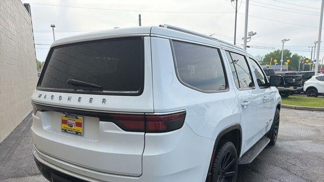 2023 Jeep Wagoneer Base