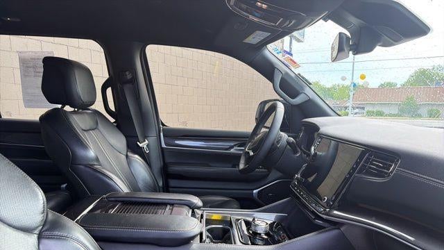 2023 Jeep Wagoneer Base