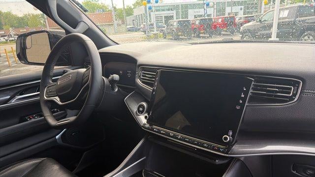 2023 Jeep Wagoneer Base