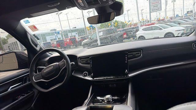 2023 Jeep Wagoneer Base
