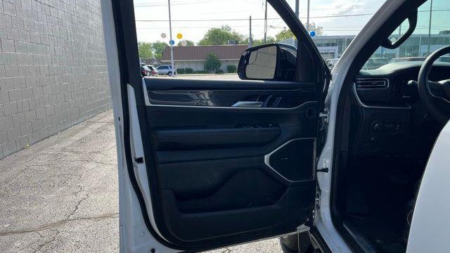 2023 Jeep Wagoneer Base