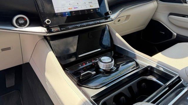 2024 Jeep Wagoneer Base