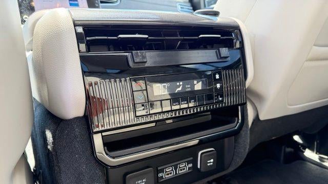 2024 Jeep Wagoneer Base
