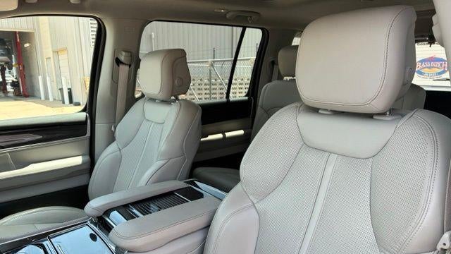 2024 Jeep Wagoneer Base