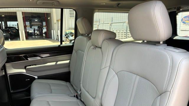 2024 Jeep Wagoneer Base