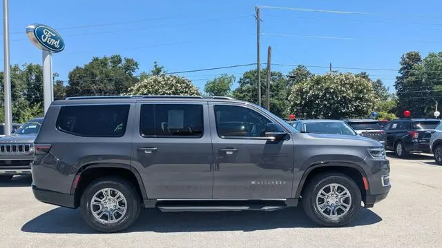 2024 Jeep Wagoneer Base