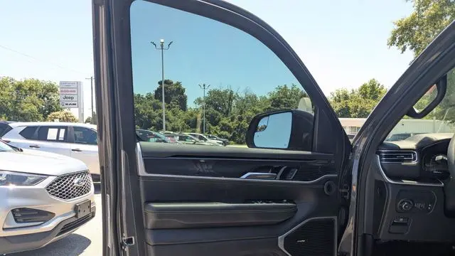 2024 Jeep Wagoneer Base