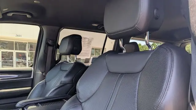 2024 Jeep Wagoneer Base