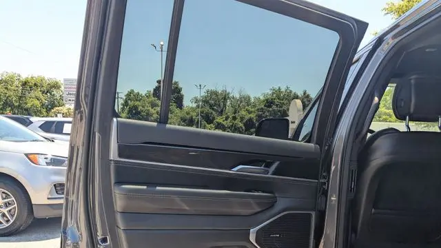 2024 Jeep Wagoneer Base