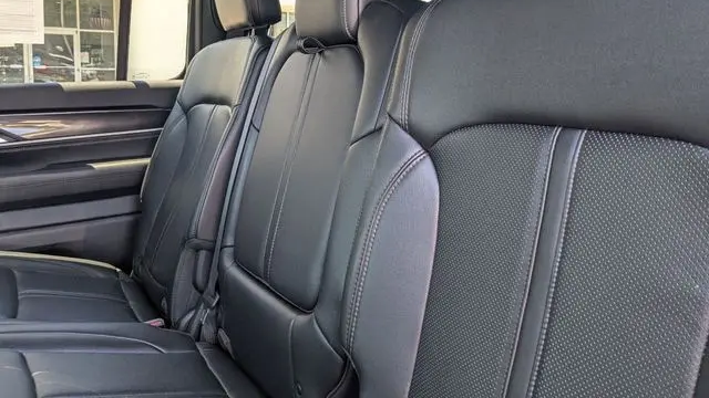 2024 Jeep Wagoneer Base