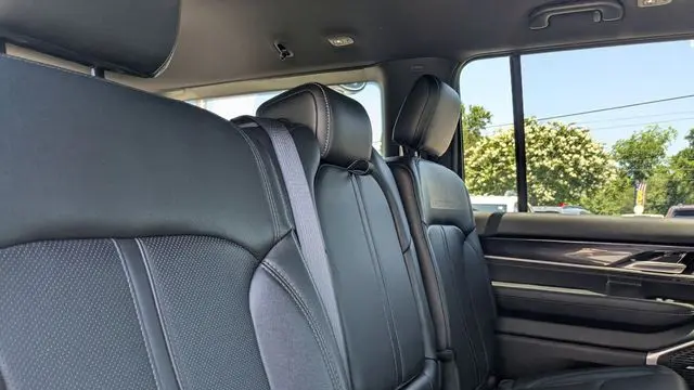 2024 Jeep Wagoneer Base